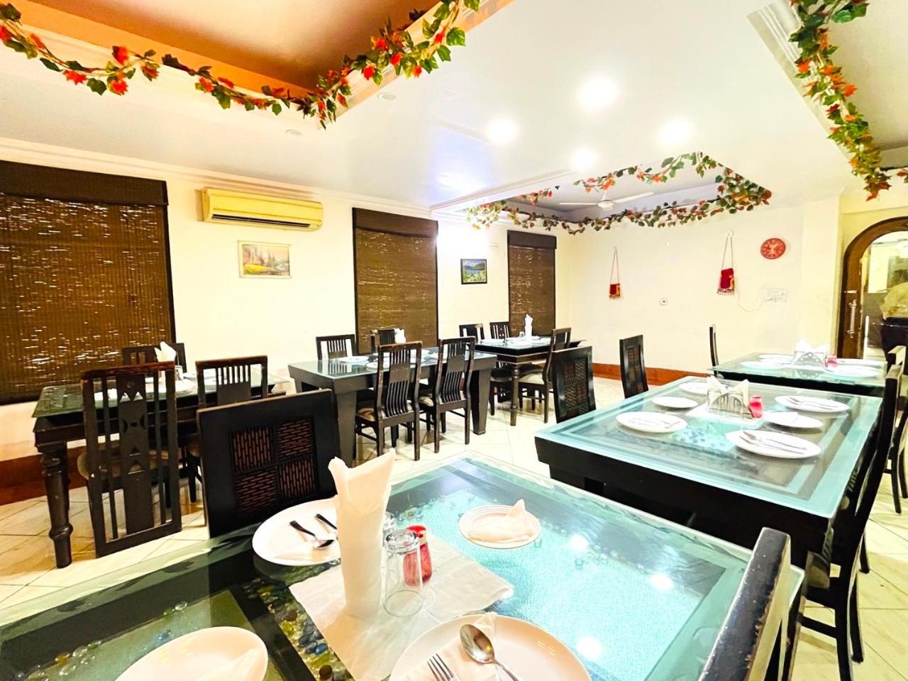 Ashoka Hotel Karol Bagh Delhi Új-Delhi Kültér fotó